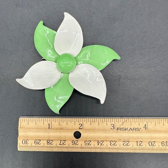 Vintage Flower Power Brooch Pin Mid Century Enamel Retro Green White Floral - Picture 10 of 10